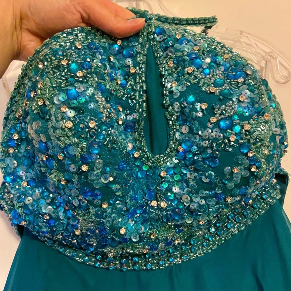 Dress - Picture 3 of 9